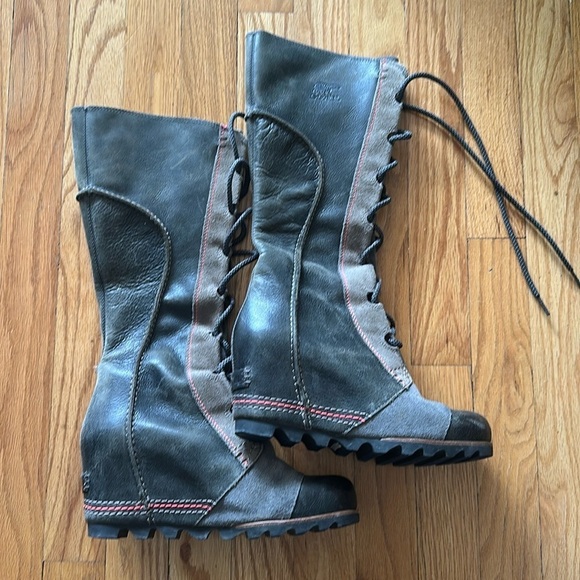 Sorel sz 7 Cate the Great Lace Up wedge snow rain Charcoal 9.5, great pre owned - Picture 2 of 8